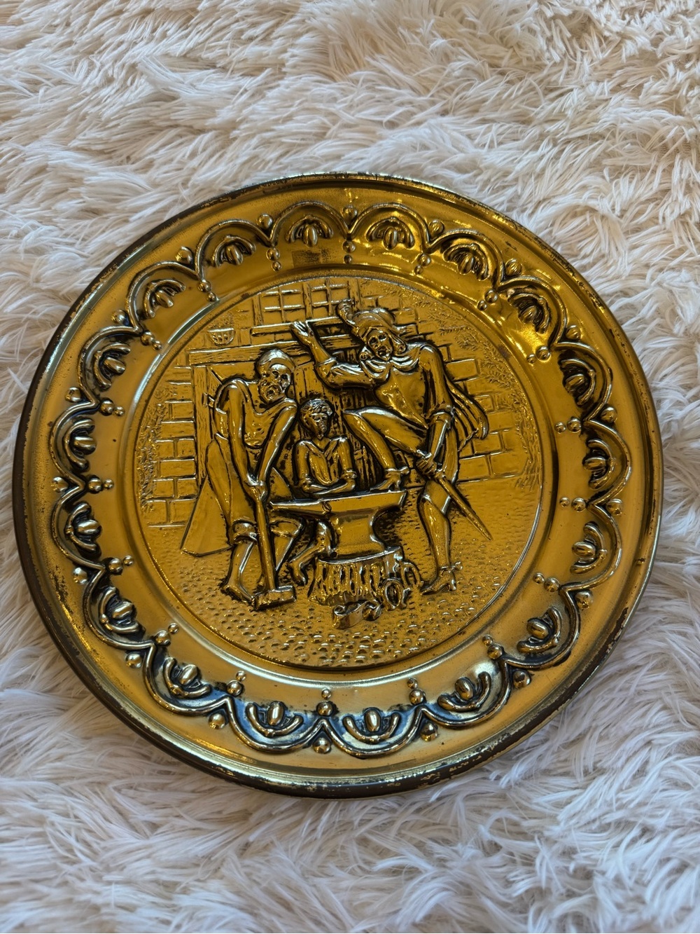 Decorative Antique Gold Embossed Wall Hanging Plate